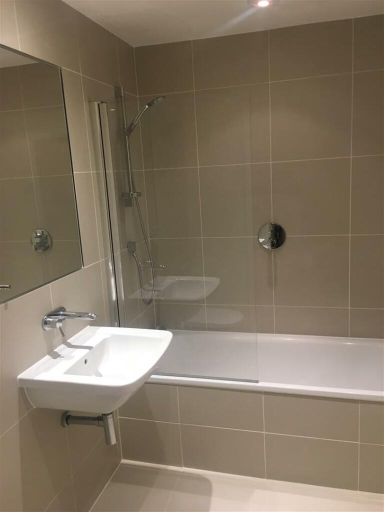 Bathroom 1.jpg