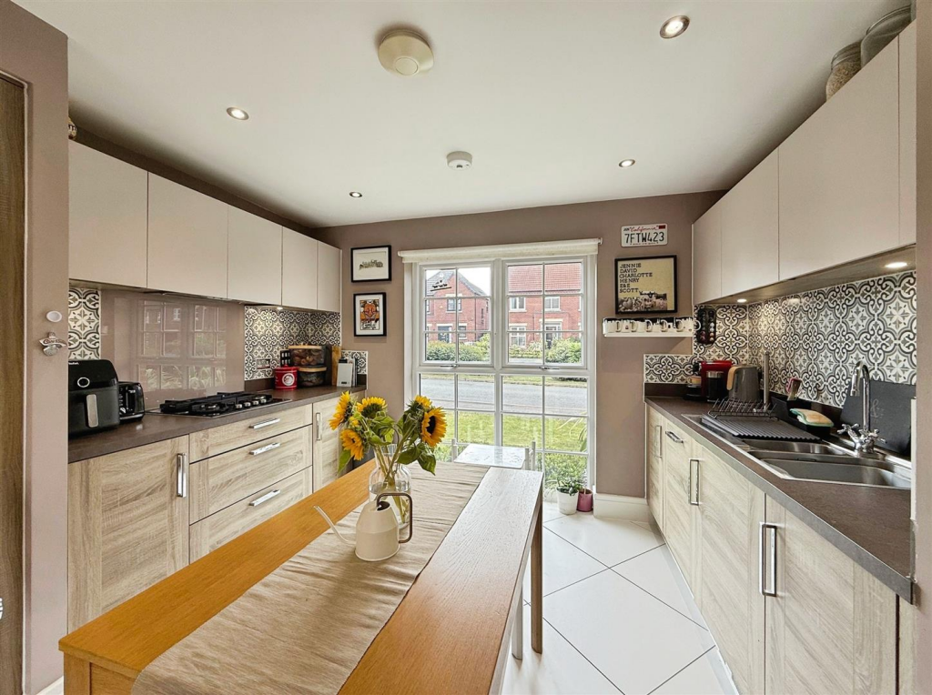 Open plan kitchen/Living area