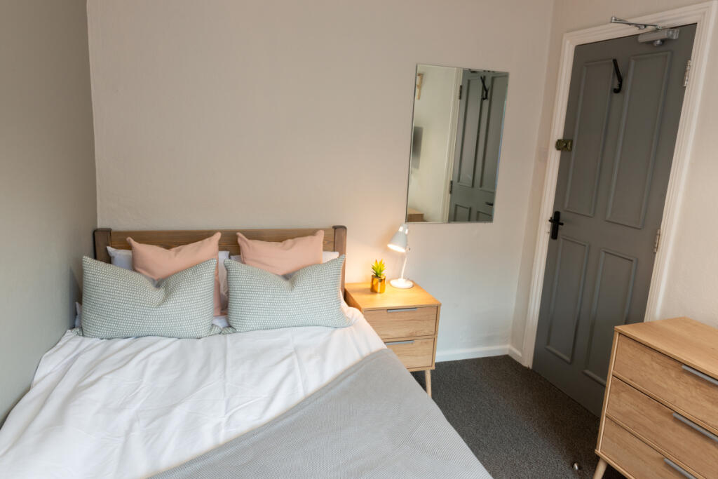 11 Well Street, Bedroom 7