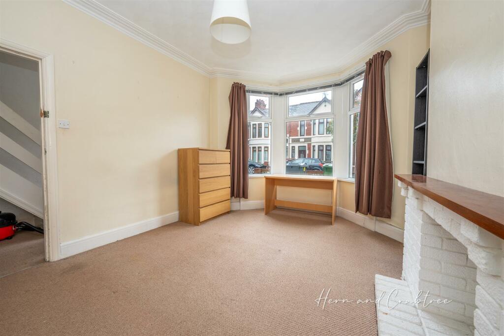 Summerfield Avenue, Cardiff, HernCrabtree (4).jpg