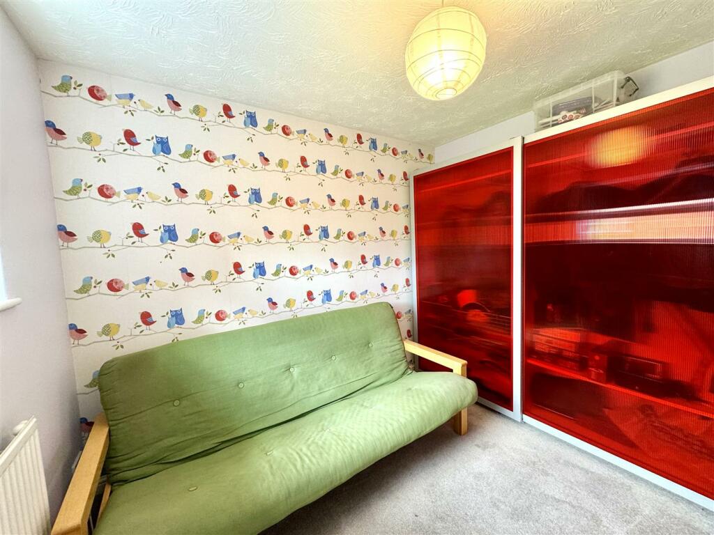 BEDROOM 2