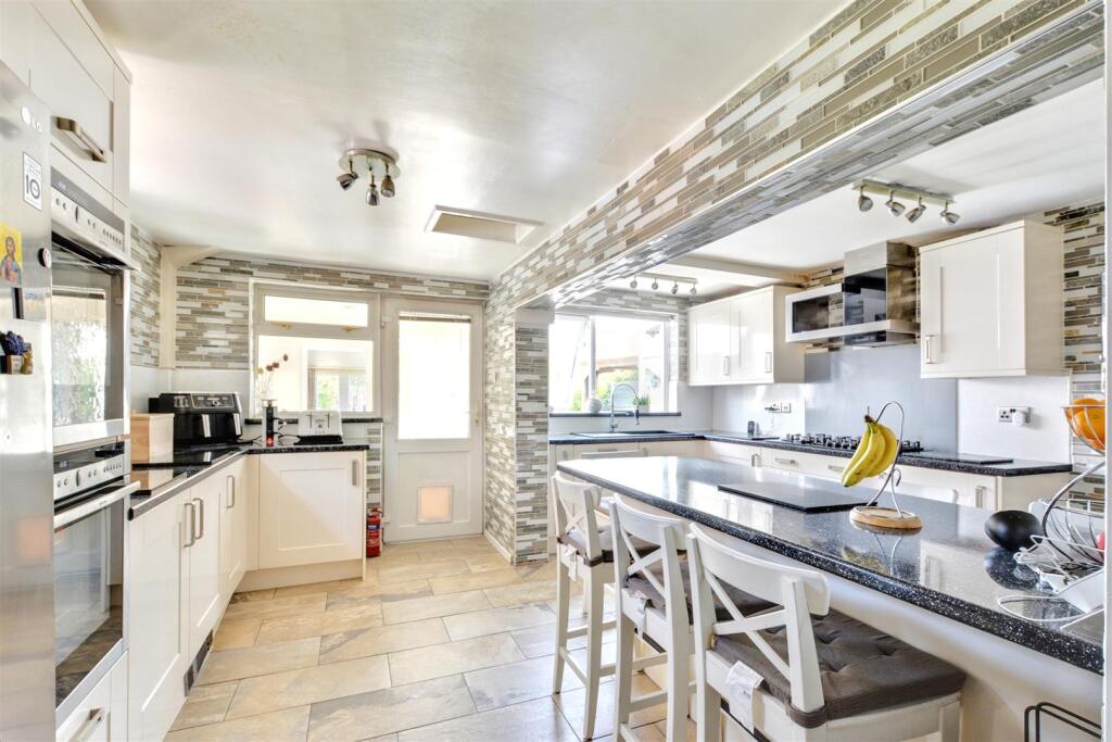 Kitchen_3.jpeg
