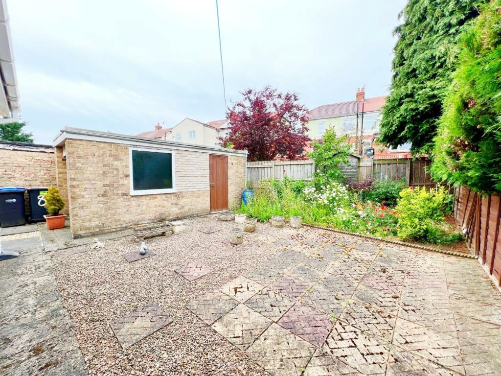 Rear Garden pic 3.jpg