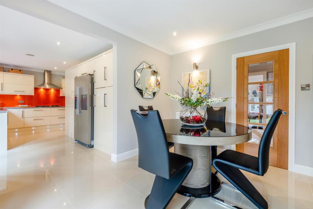 8550186-interior09.jpg
