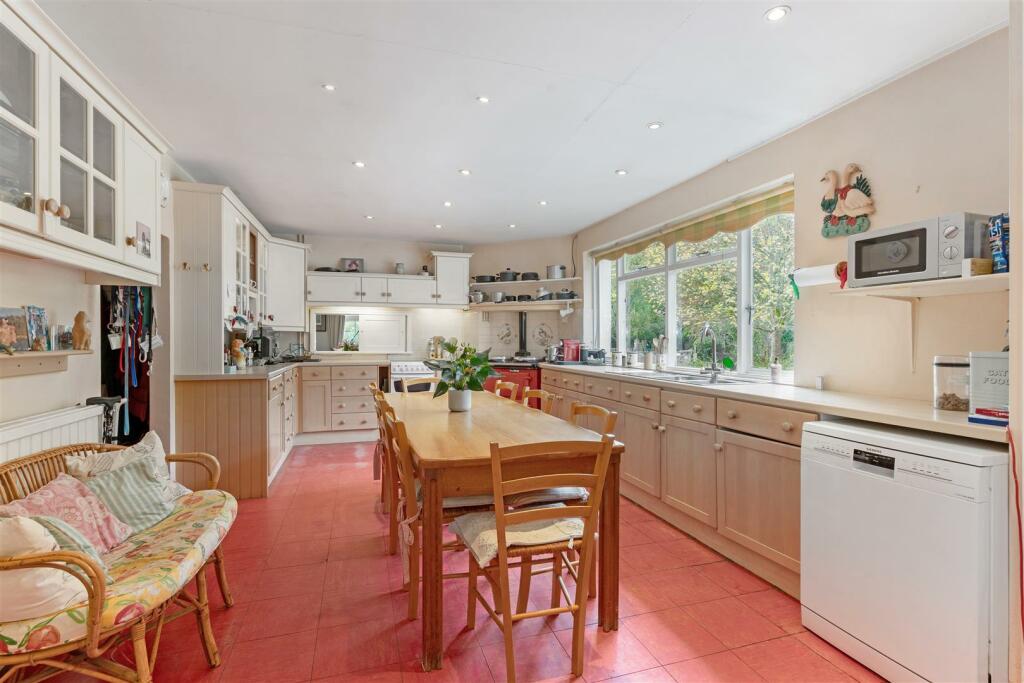 Kitchen / Breakfast Room