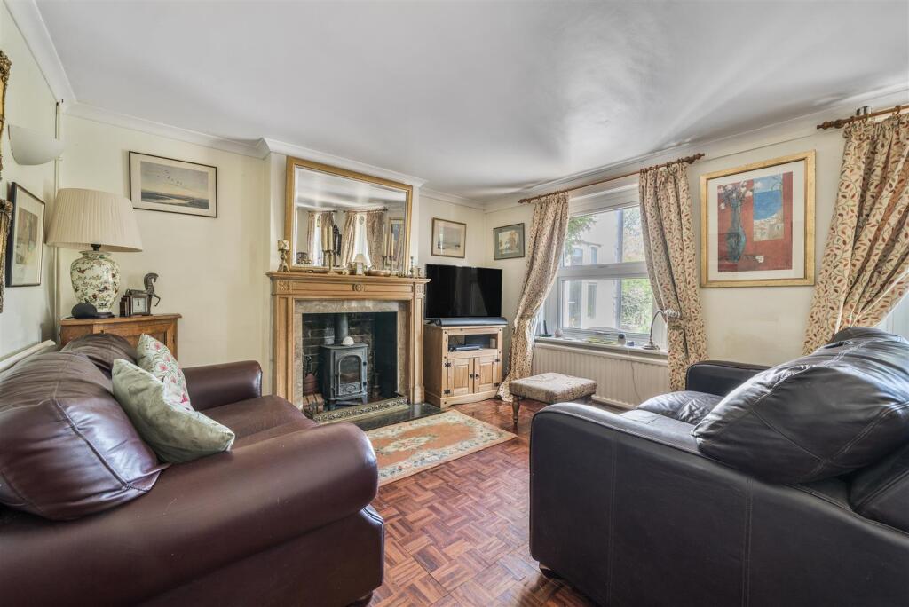 8 belmont living room 2.jpg