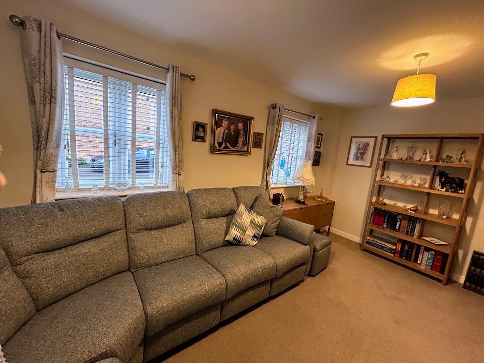 LIVING ROOM AREA