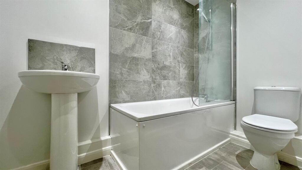 Family Bathroom/ WC