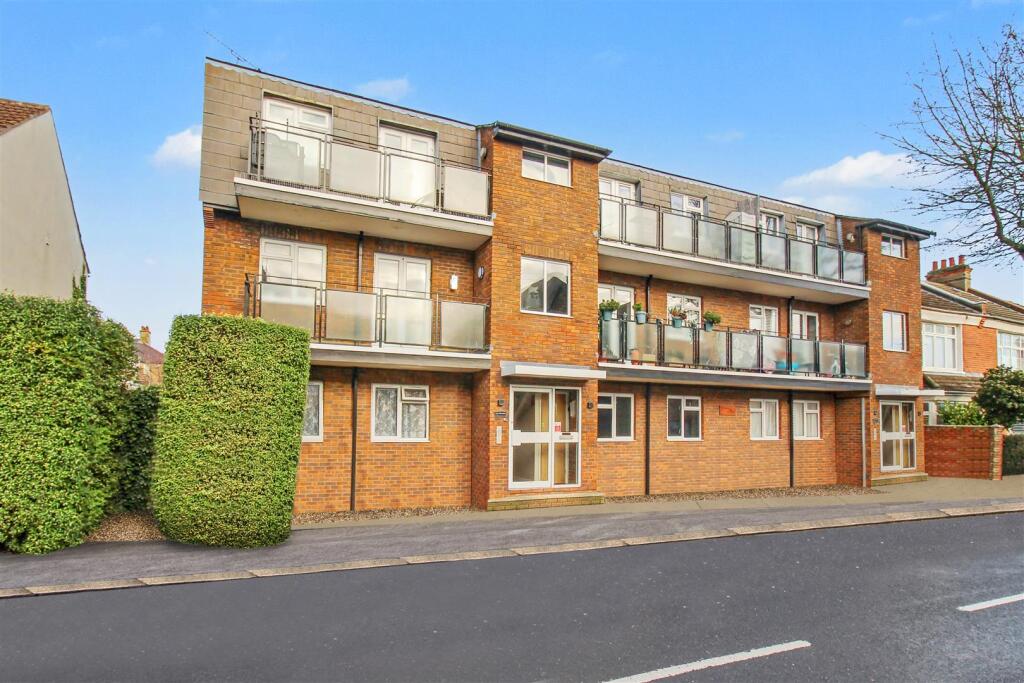Glendale Gardens, Leigh-On-Sea