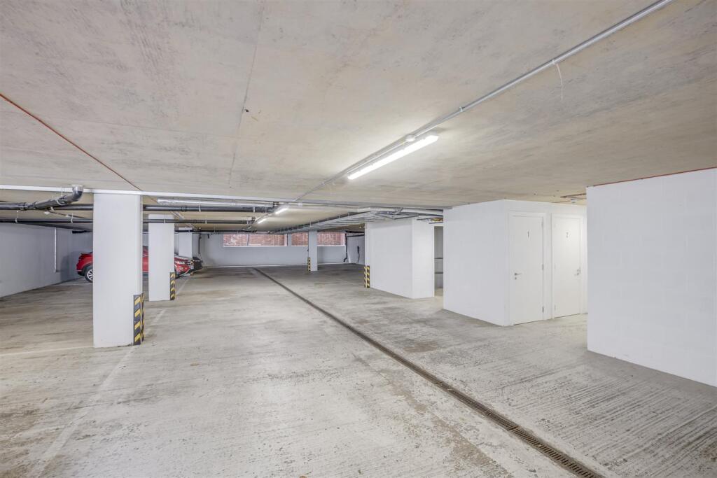 Apt 4 Wellington Court, 66 Penn Road, HP9 2LS-7.jp