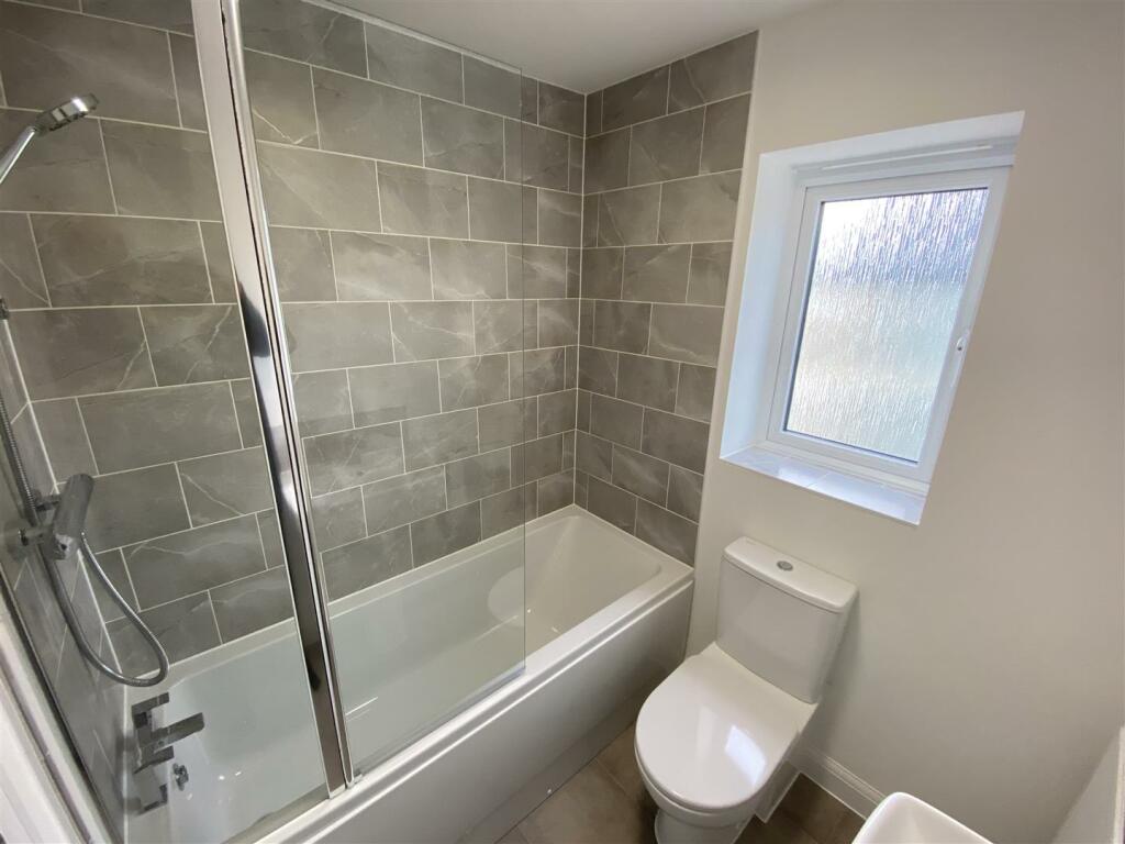 Main Bathroom 1st Floor
