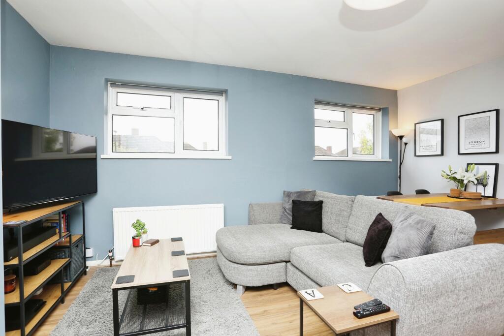 Lounge/Dining Room