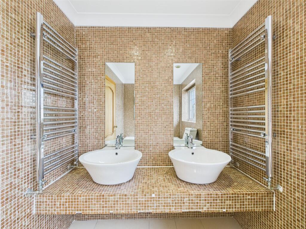 'His &amp; Hers' Sinks