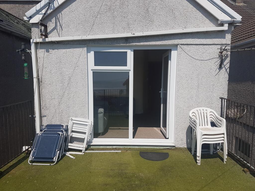 66710478_33774743381