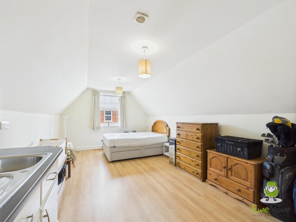 EweMove Basingstoke Estate Agents 17 Gaiger Avenue