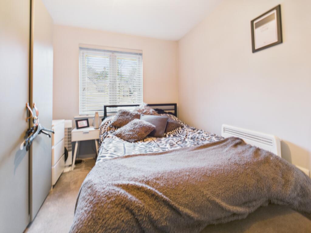 CAM03729G0-PR0187-STILL004