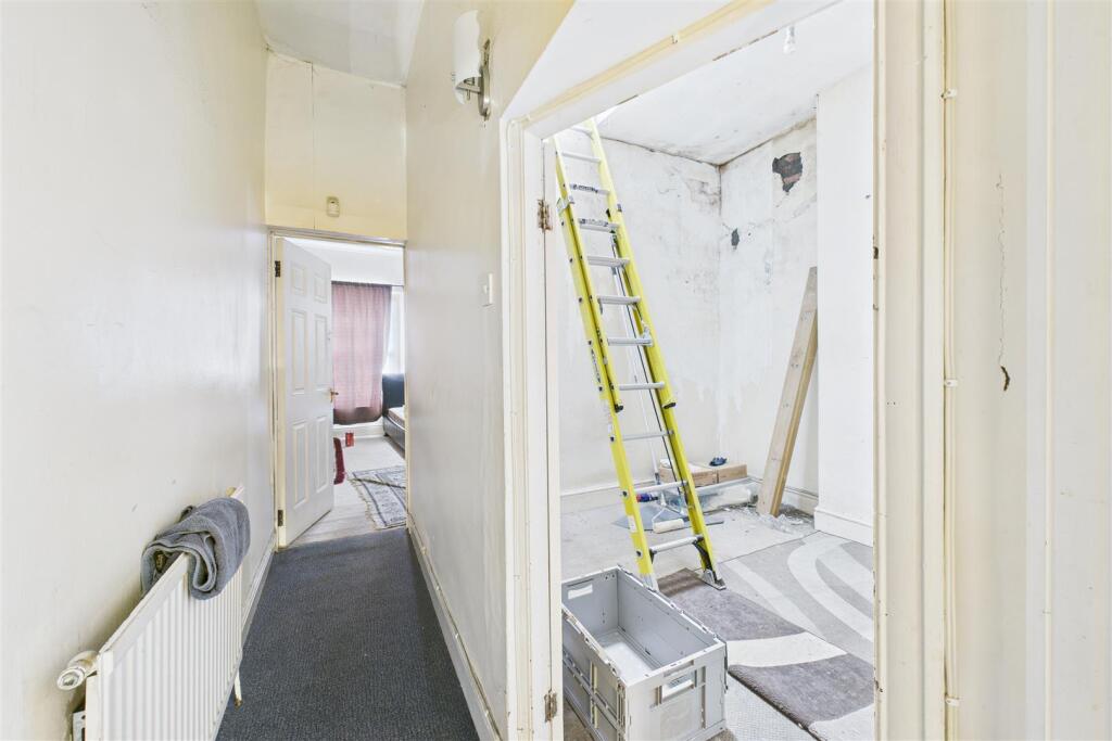 12 Bell Hill Road, St George, Bristol BS5 7LJ | Fr