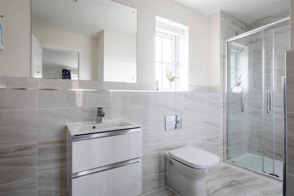 2 Walder Close-2.jpg