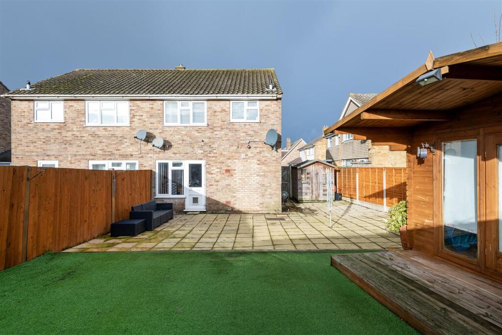 48 Sandown Road garden2.jpg