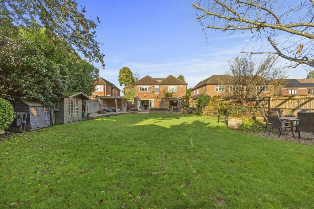 25 Marlow Rd, HP11 1TA-6.jpg