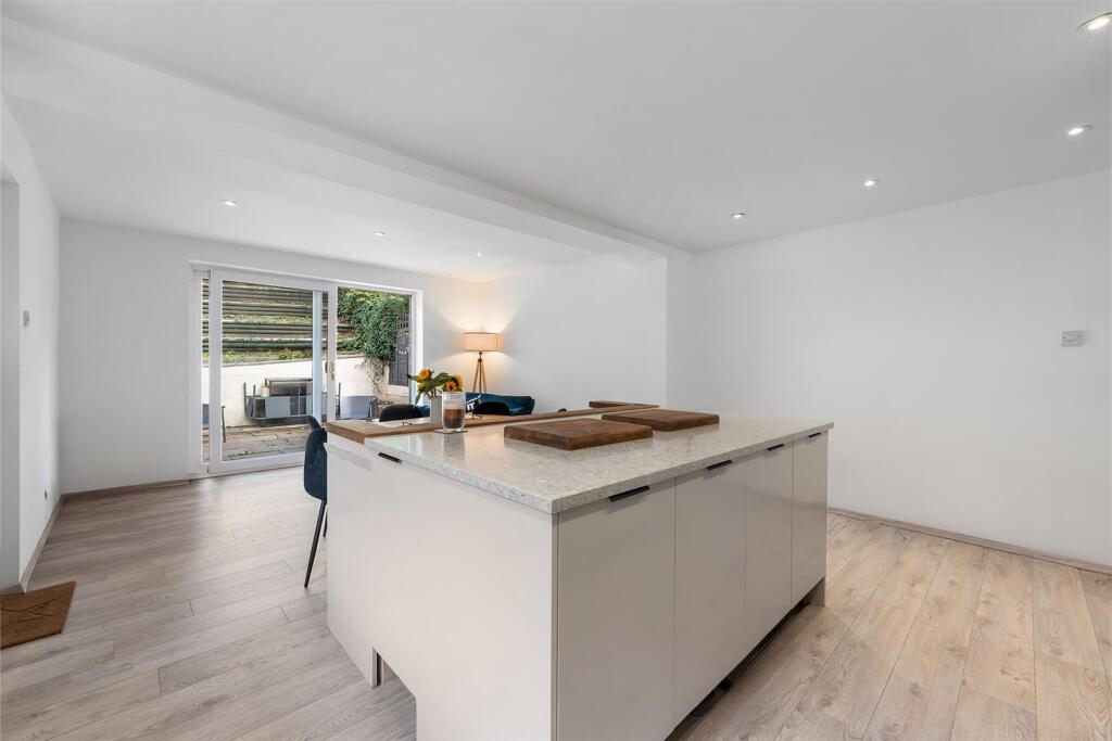 add skirting board.jpg