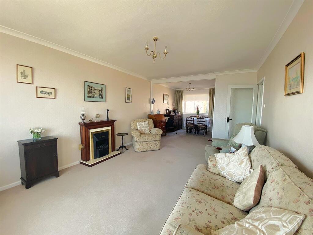 3 Clock Tower Ct - Lounge1.jpg