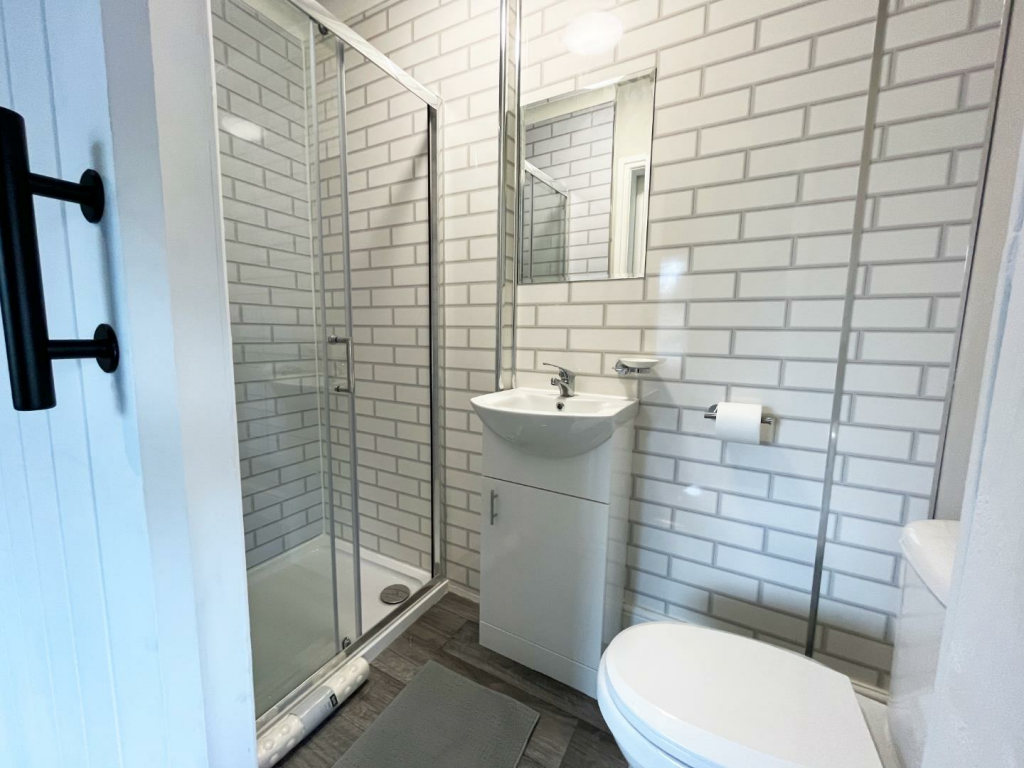 Bedroom 1 En-suite 2.png