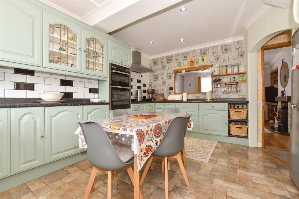 Kitchen/ Breakfast Room