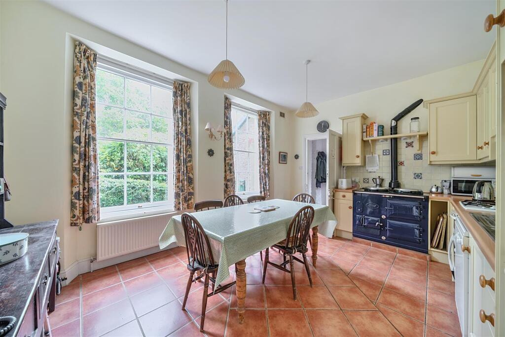 KITCHEN/BREAKFAST ROOM