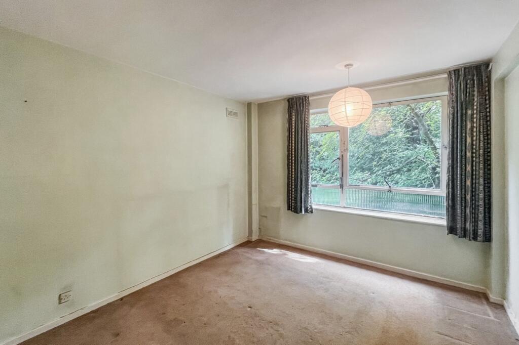 7 Marlowe Court, Lymer Avenue, Dulwich, London SE19 1LP
