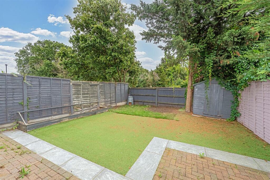 8 Crofters Close, Isleworth TW7 7PH-LOW RES-14.jpg