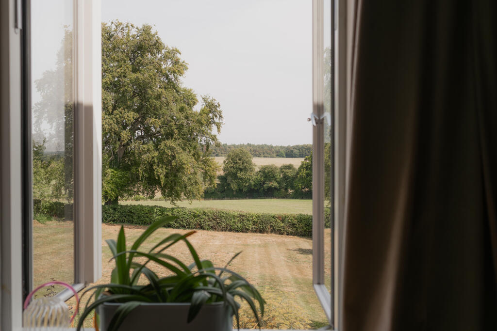 304854 - The Long Barn, Isle of Wight Lane, Ken...