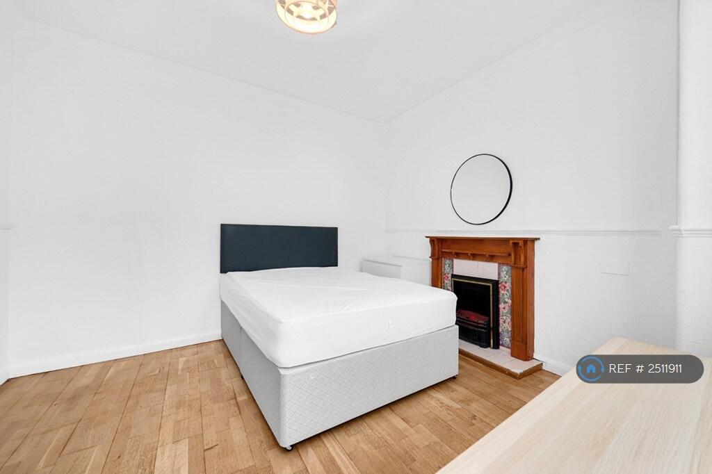 Downstairs Bedroom (1)