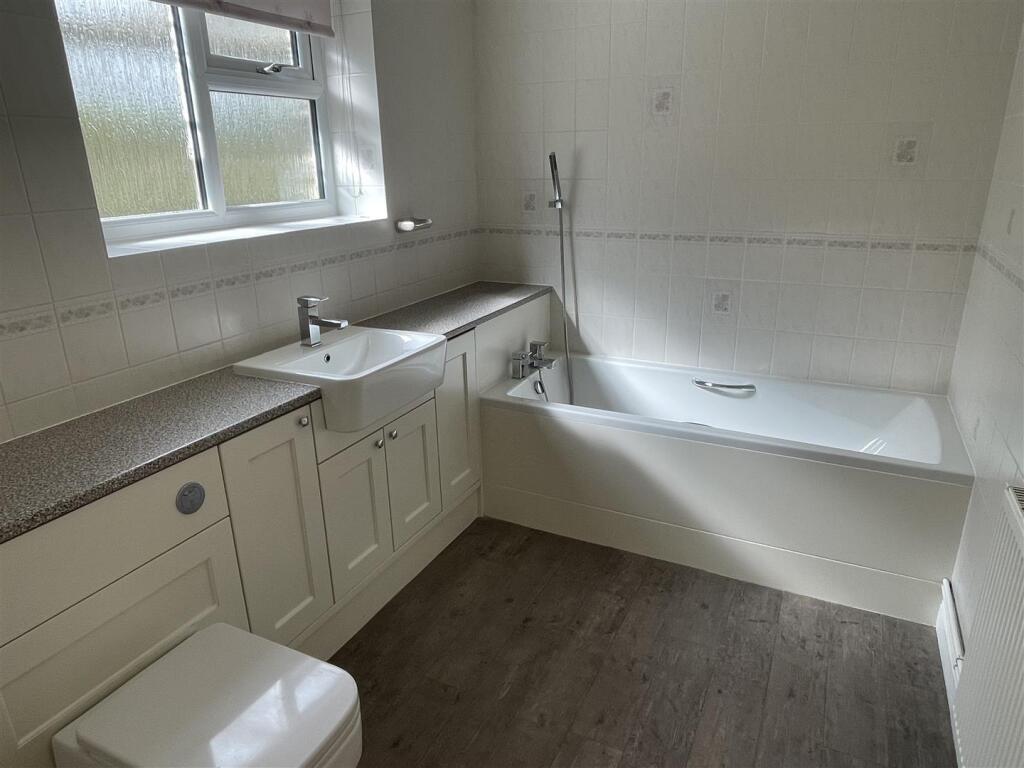 En Suite to Bedroom 1.JPG