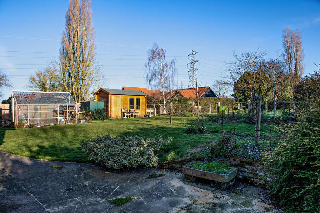 8638610-exterior0...