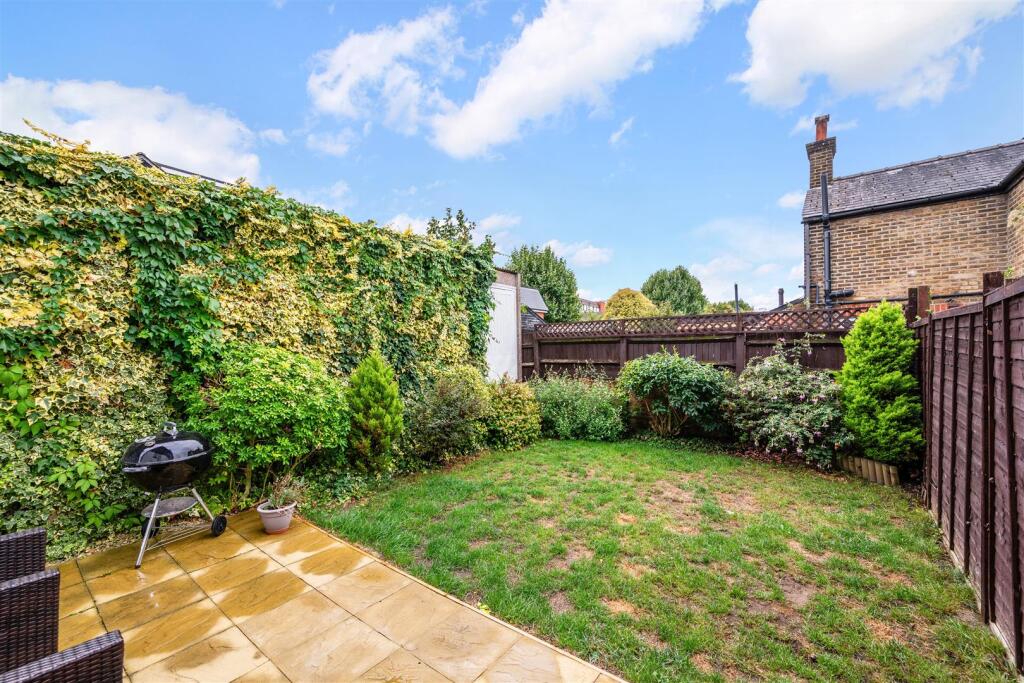 MIDDLE CLOSE (10).jpg