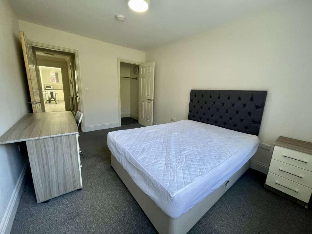 Flat_2_St_James_Row
