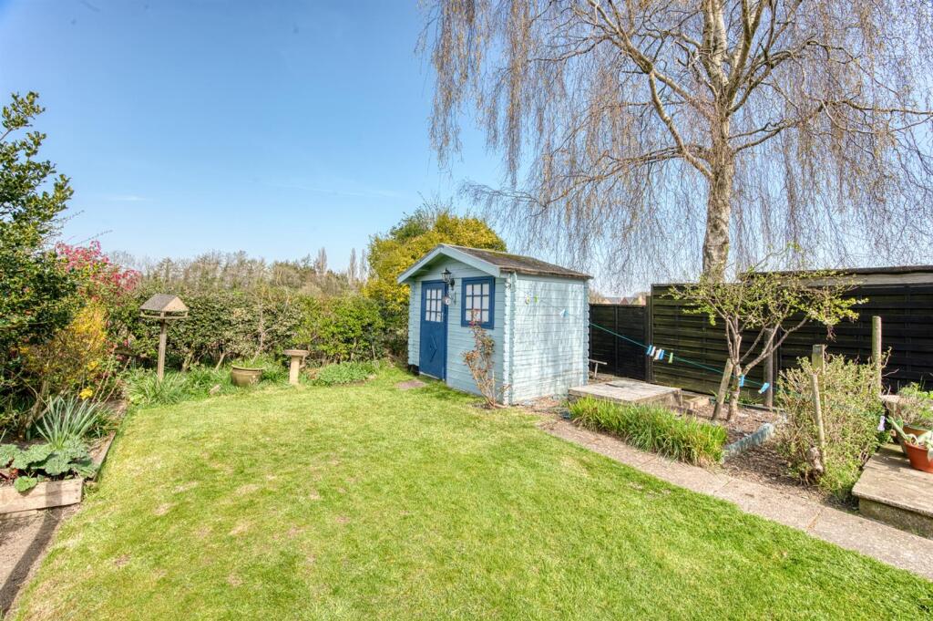 Rear Garden - summer house.jpg