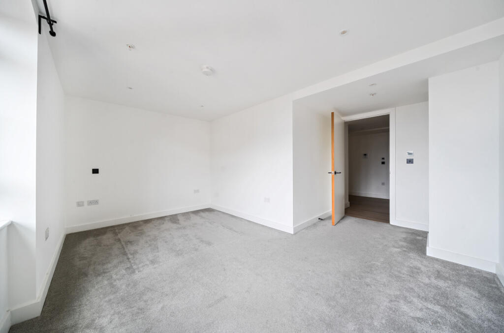 1375650-16-6911cb...