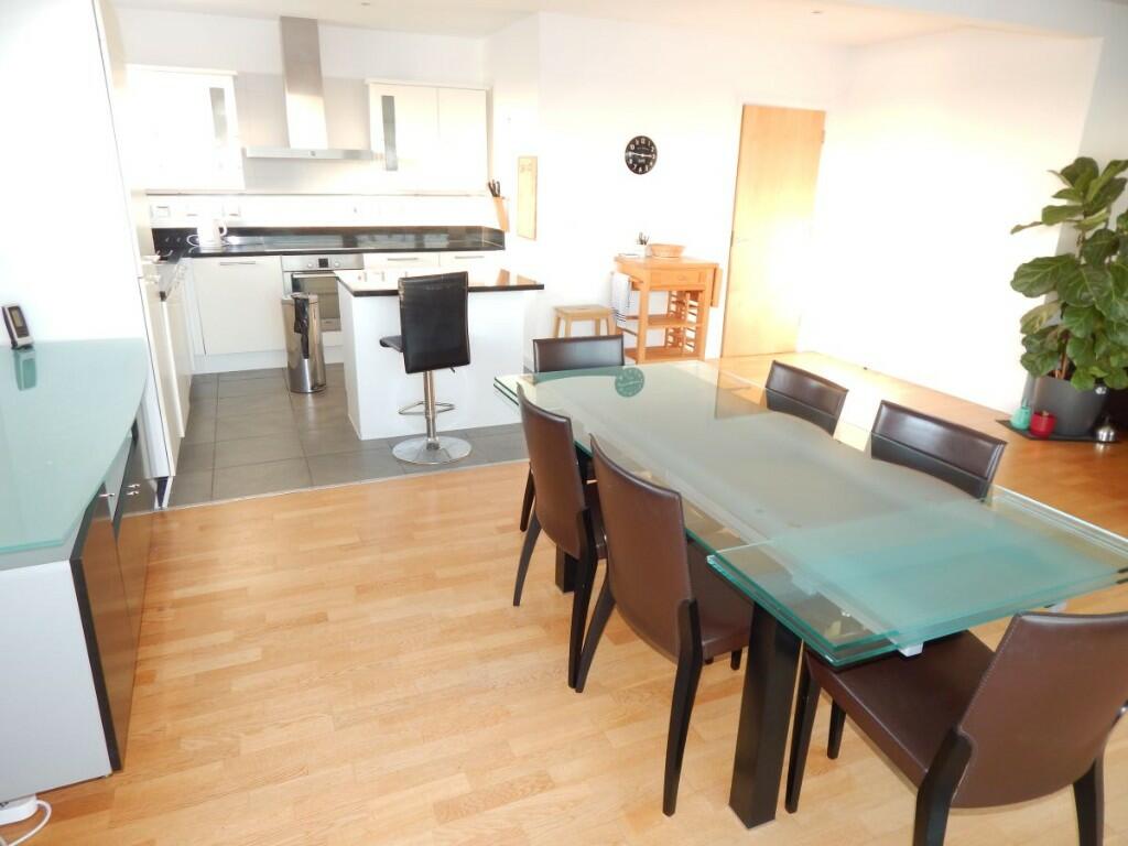 DINER / KITCHEN