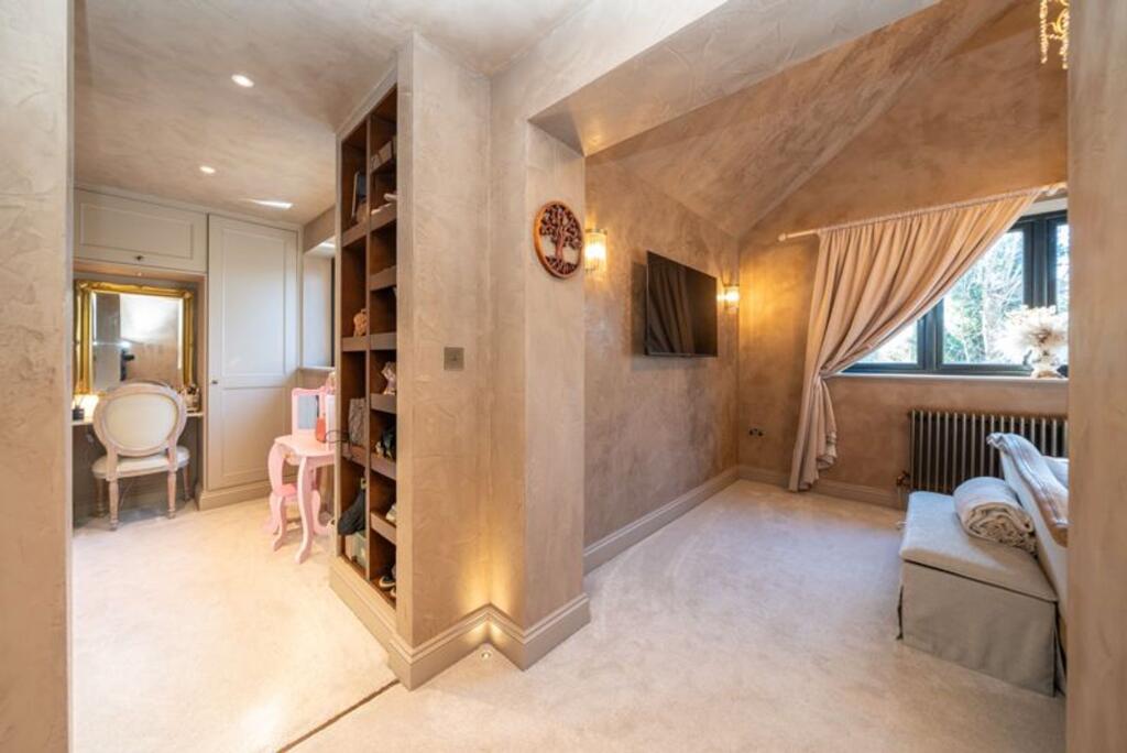 Principle Bedroom, Ensuite &amp; Dressing Room