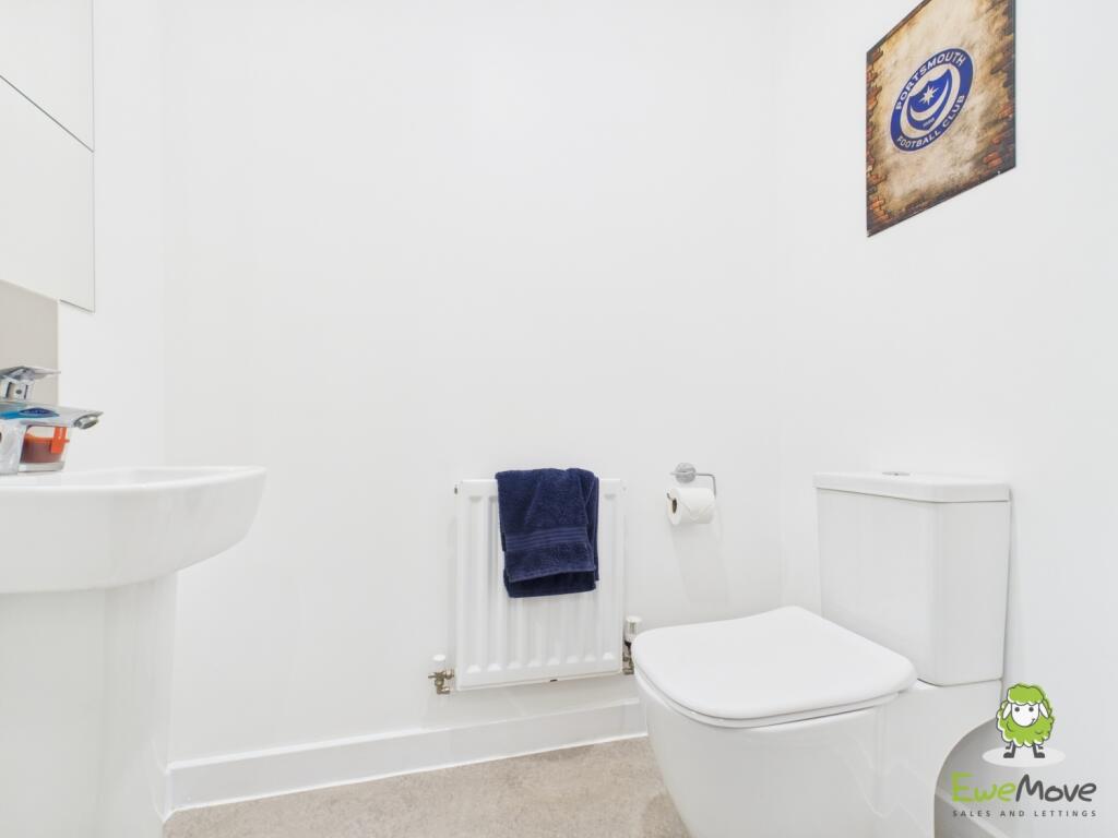 EweMove Estate Agents Basingstoke - Dovecote Way -