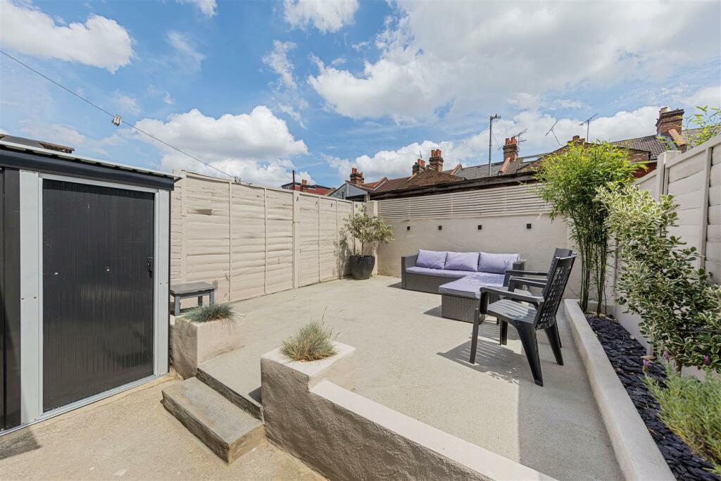 Woodend Road