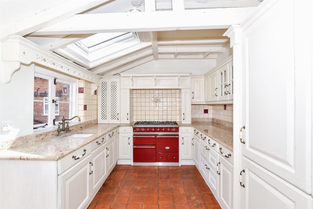 Kitchen/ Breakfast Room