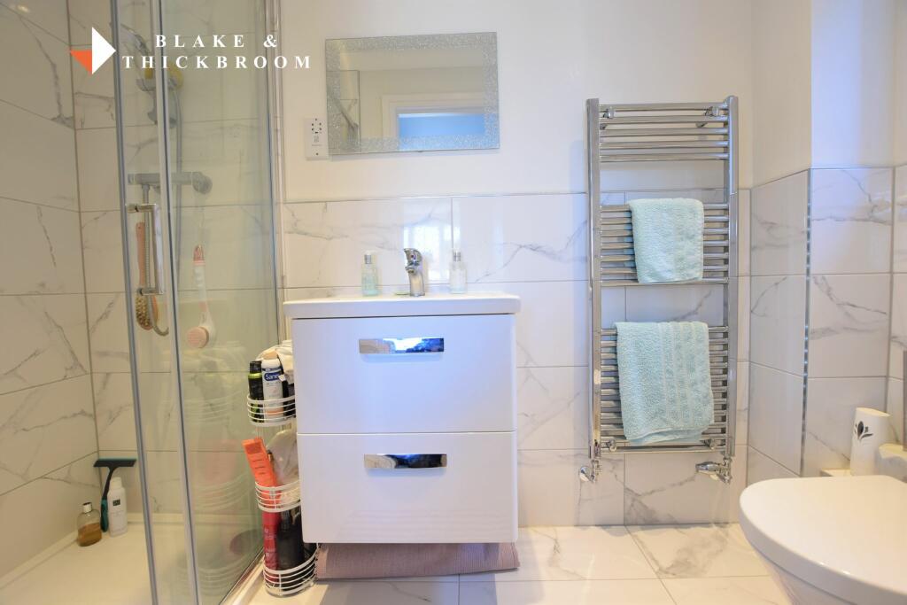 EN SUITE SHOWER ROOM