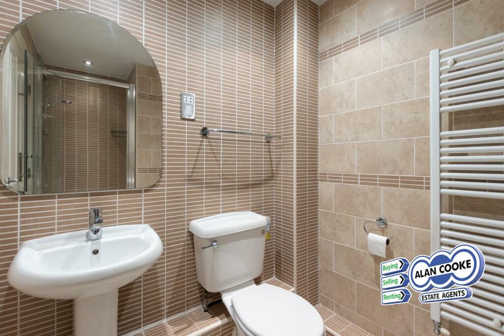 EN-SUITE SHOWER ROOM