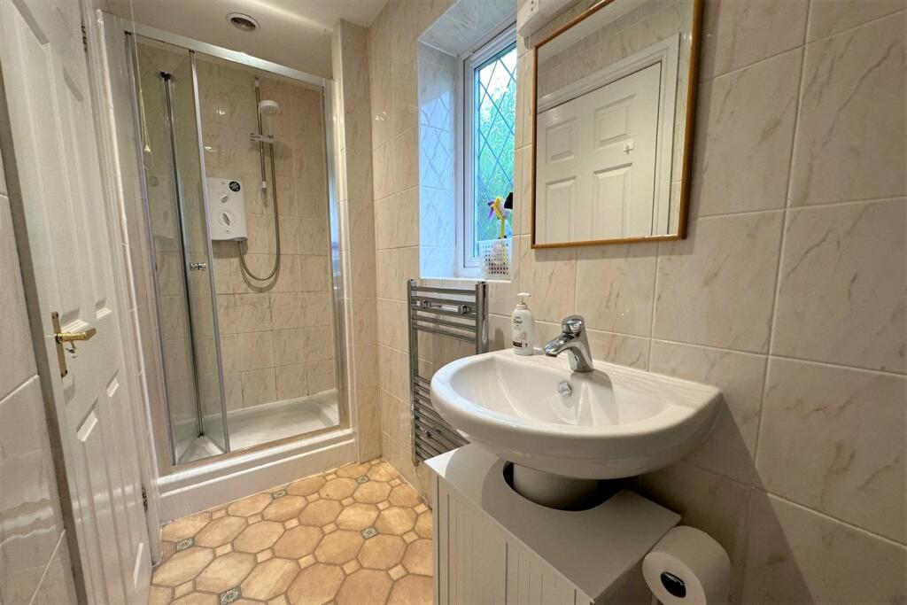 Annexe Shower Room