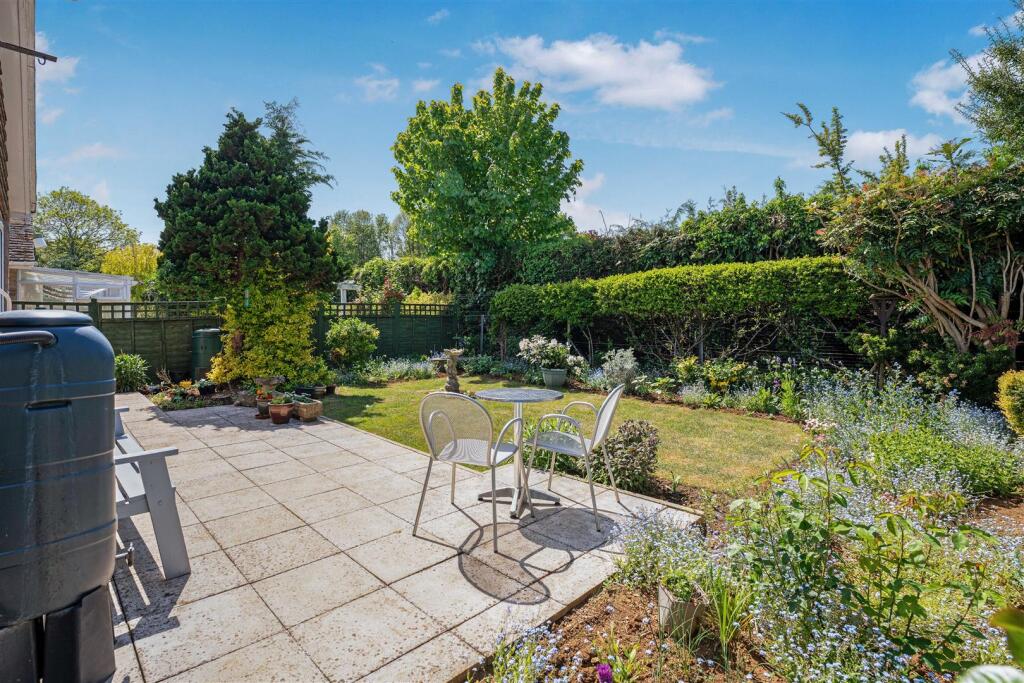 7 Deene Close, Adderbury-16.jpg