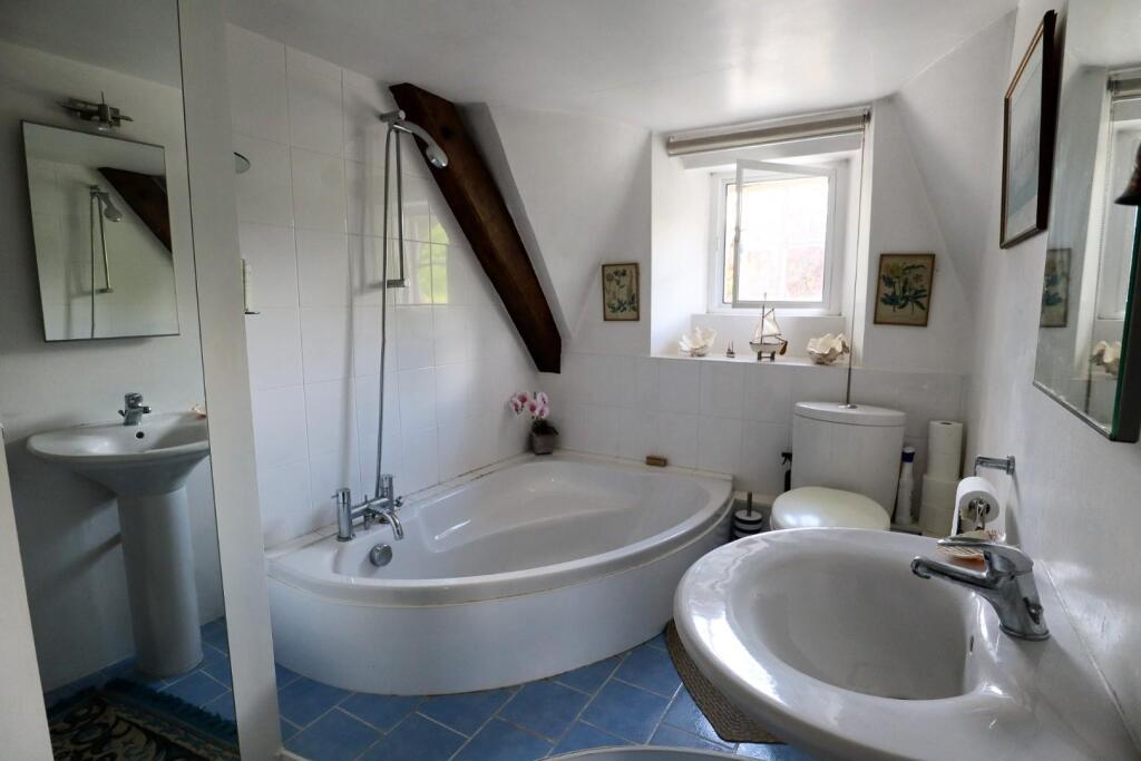 Bathroom.jpg