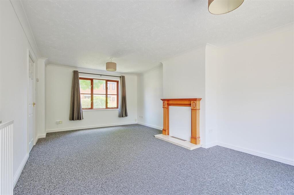 Living room from garden.jpg